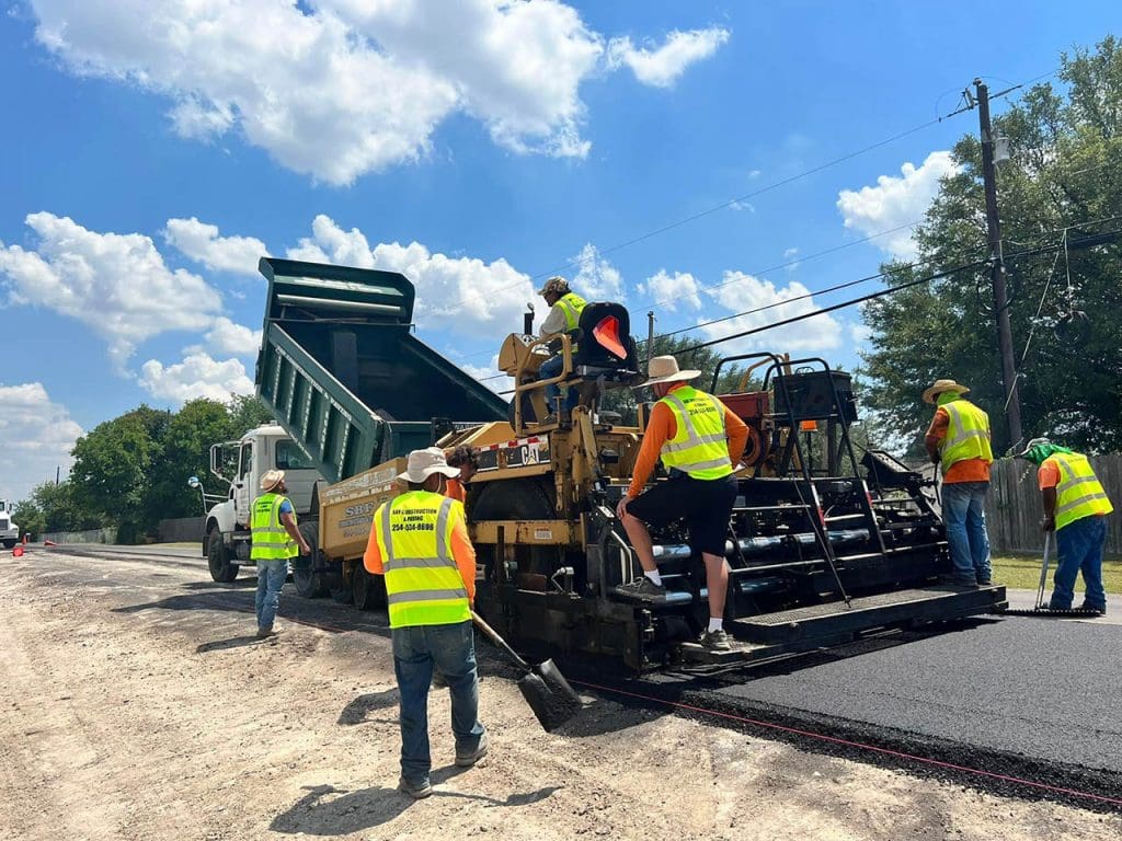 Commercial driveway asphalt paving services by SBF Construction and Paving in Waco, Texas.